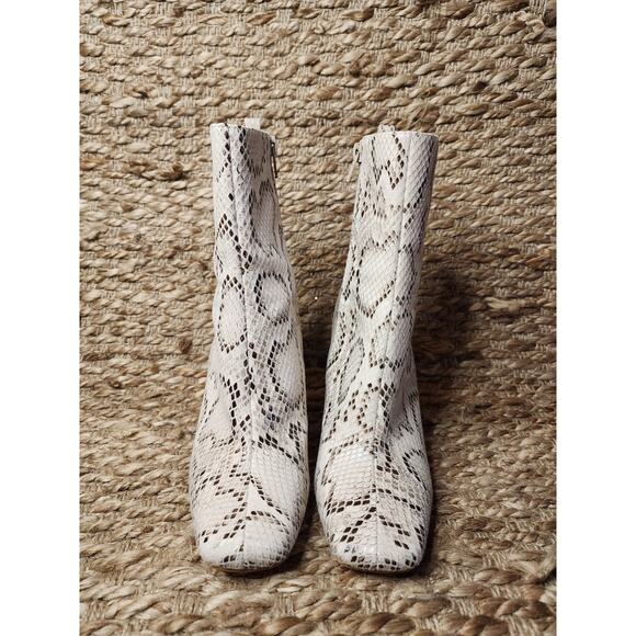 Snakeskin Leather Fashion Block Heel Ankle Booties Cream Zip Up Size 6 - Picture 3 of 11